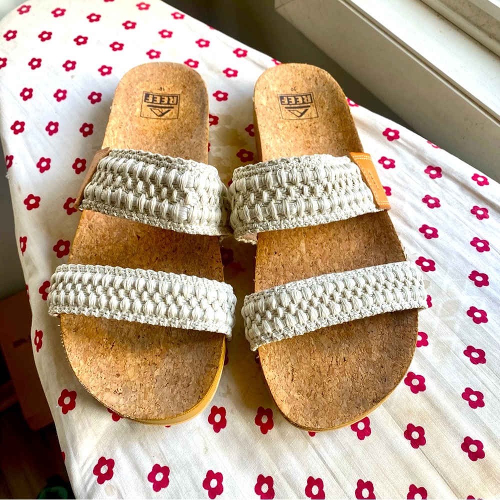 Reef Sandals Womens a size 10